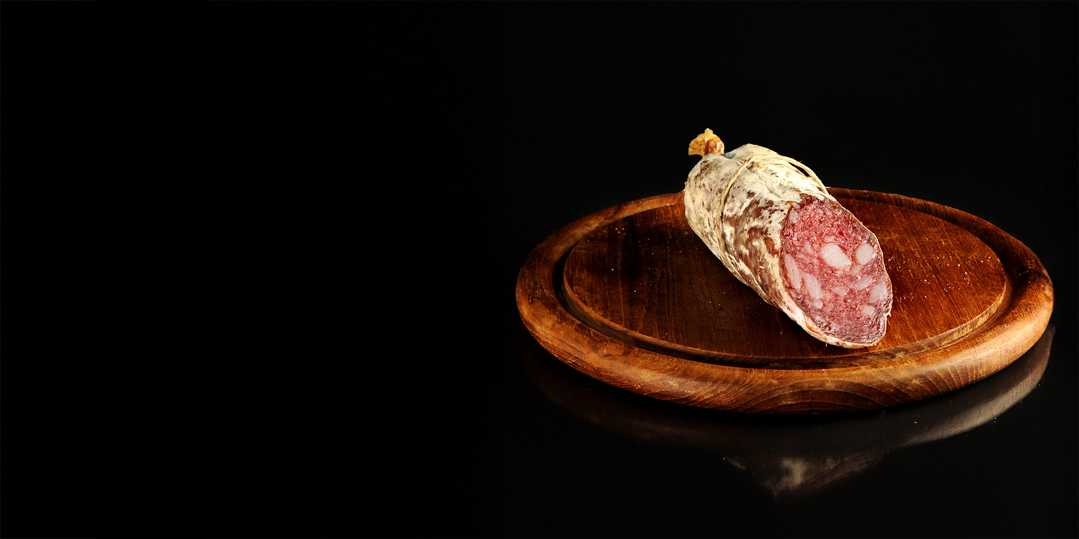 Azienda agricola Monteriggioni – salame su tagliere tondo